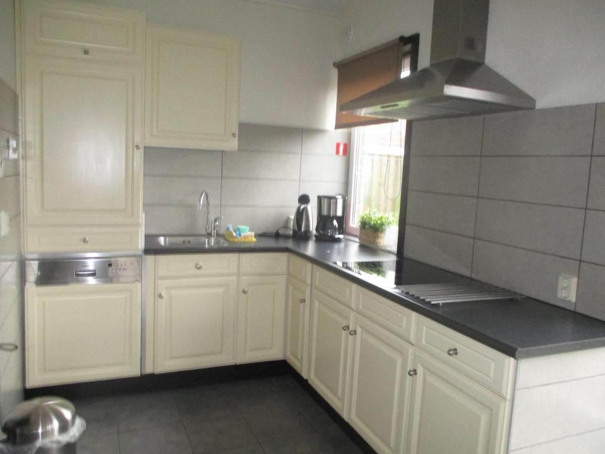 Comfortabel Vakantiehuis Aan Zee En Meer ! Kamperland Exterior foto